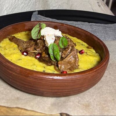 Томленый ягненок с полентой в Джоли по цене 810 ₽