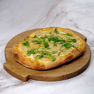 Пиццетта 4 сыра с грушейв BORJOMI RESTO по цене 820 ₽