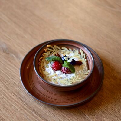 Кокосовый йогурт с чиа, яблоками и ягодами в Rice foodcoffee по цене 2644 ₸
