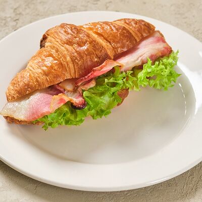 Круассан с беконом и сыром в Four по цене 320 ₽