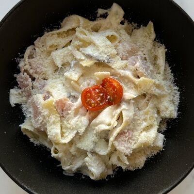 Паста фетучини с беконом и вешенками в Coffeelab 39 по цене 585 ₽