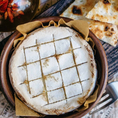 Камамбер, запеченный в печи в Сыроварня по цене 1100