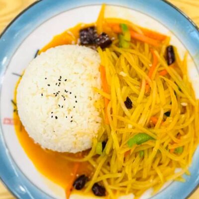 №67 Рис с жареным картофелемв Malatan Gong Qilin Tea по цене 700 ₽