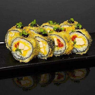 Теплая курица чеддер в Бейкер суши по цене 749 ₽