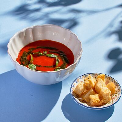 Томатный суп с гренками и соусом песто в Итальянское бистро Figata по цене 650 ₽