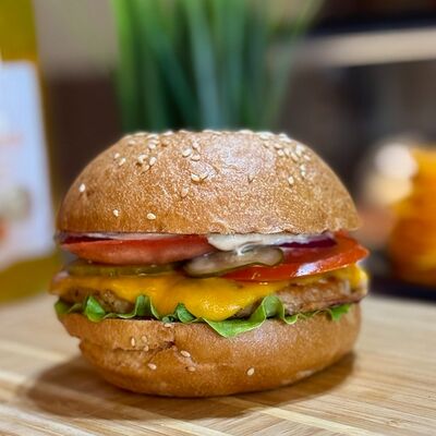 Чизбургер Chicken в G-food по цене 540 ₽
