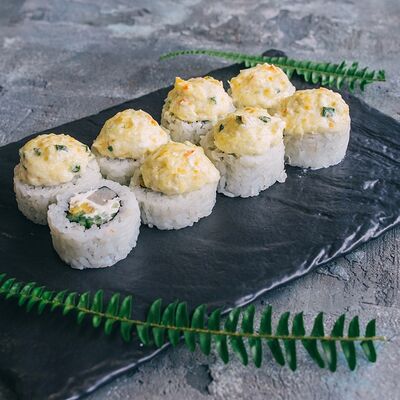 Запеченный ролл Крабовый в ШоЗа Суши по цене 459 ₽