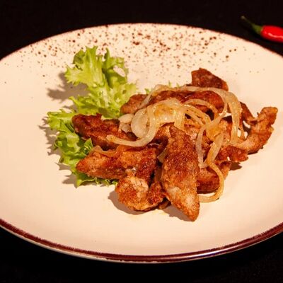 Мясо, жаренное с луком в Avenue Food 87 по цене 490 ₽
