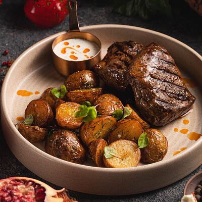 Медальоны из телятиныв Алазани по цене 8400 ₸