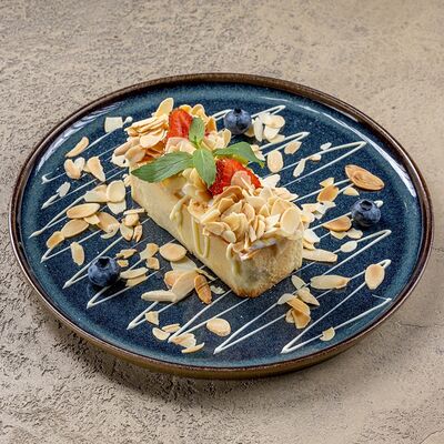 Тарт Крем-чиз с вишней и миндалем в Тестория по цене 550 ₽