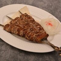 Шашлык из телятины на трех шампурах в Чапай