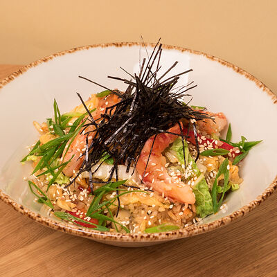 Жареный рис с креветками, овощами и яйцом в Атлас еды по цене 800 ₽