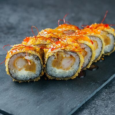 Теплый ролл с курицей в Rolls Bar по цене 414 ₽