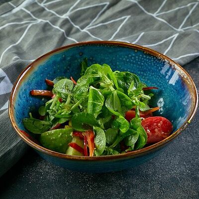 Салат с томатами и авокадо в Двор Помидор по цене 490