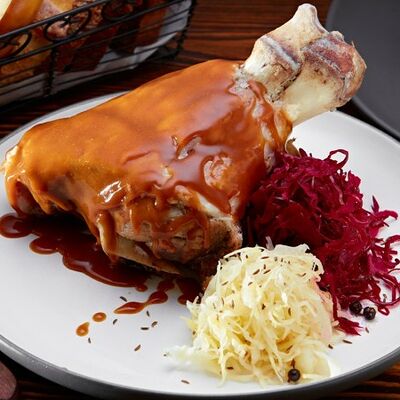 Айсбайн тушеная в Линдерхоф по цене 2295 ₽