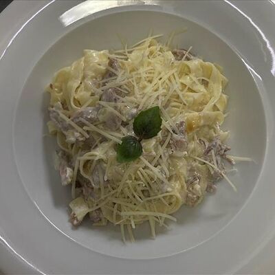 Феттучини с мясом утки в Генрих и Генриетта по цене 490 ₽