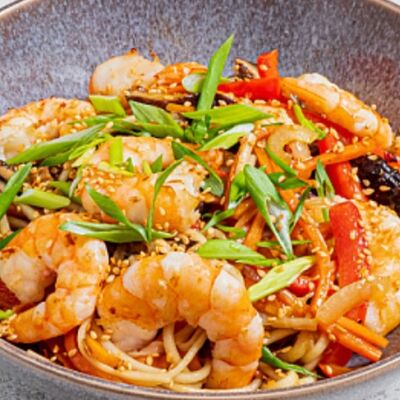 Wok с креветкой и удоном с терияки соусомв Маэстро Kaiseki Ryori по цене 999 ₽