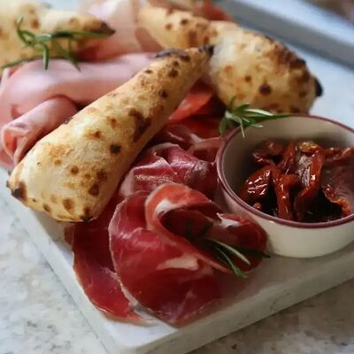 Мясная тарелка в Tin по цене 1230 ₽