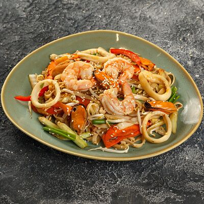 Удон сао с морепродуктами в Pho Studio по цене 670 ₽