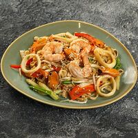 Удон сао с морепродуктами в Pho Studio