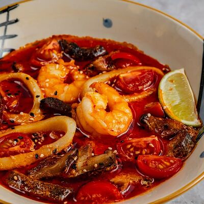 Том Рамен с морепродуктами в Аками рамен по цене 760 ₽