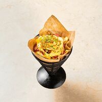 Картофель фри с охотничьими колбасками в Manneken Pis