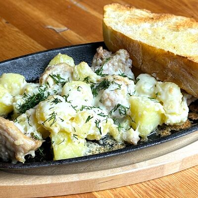 Картофель со свининой по-домашнемув Гриль-бар Бегемот и мышь по цене 625 ₽