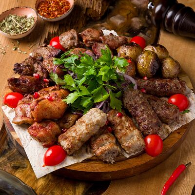 Ассорти шашлыков в SULUGUNI по цене 6345 ₽
