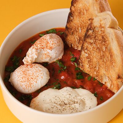 Томатная шакшука с печеным перцем в Coffeeline - кофе и еда по цене 400 ₽