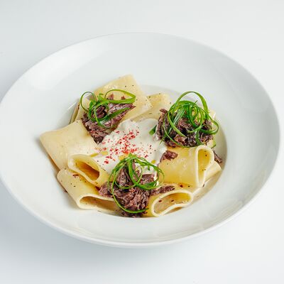 Паккери, говяжьи щечки, мусс из пармезана в Everland по цене 1190 ₽