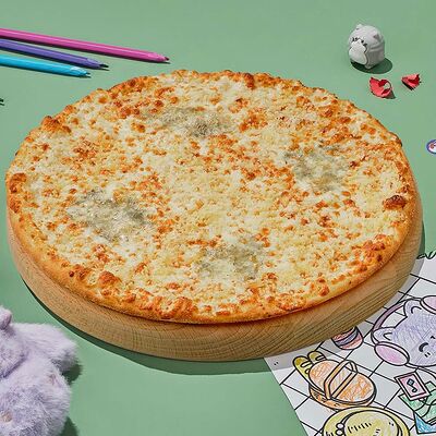 Пицца Четыре сыра на тонком тесте 30 см в Dostaевский по цене 573 ₽