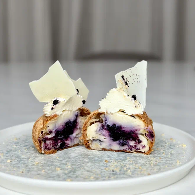 Шу с черничным конфи в Prana по цене 550 ₽