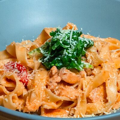 Паста с лососем в Co.mein по цене 620 ₽