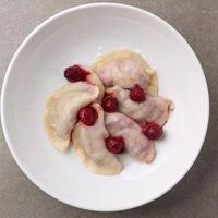 Вареники с пряной вишней и бобами тонка в 321 Club by Novikov