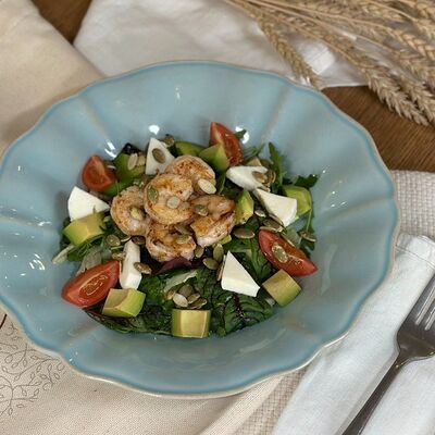 Салат с креветками и авокадо в Debaton по цене 897