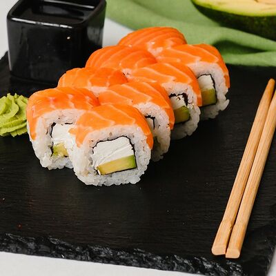 Филадельфия с авокадо в Панда Бистро по цене 609 ₽