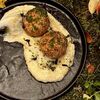 Щучьи котлеты с картофельным пюре под соусом Нуазет с зеленым луком в MON PARIS по цене 560
