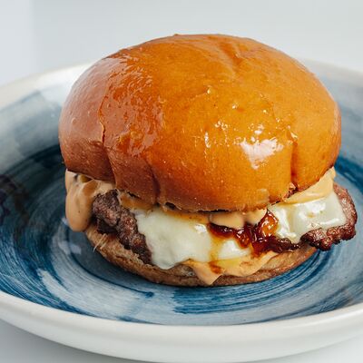 Смеш бургер, луковый мармелад в Everland по цене 990 ₽