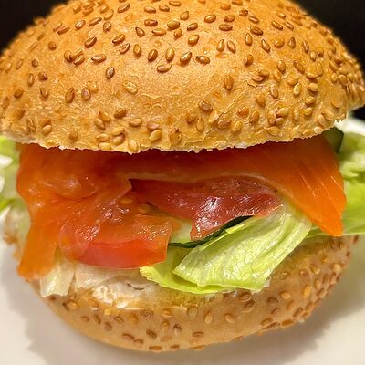 Сэндвич с лососем (стандарт) в Nook Coffee по цене 550 ₽