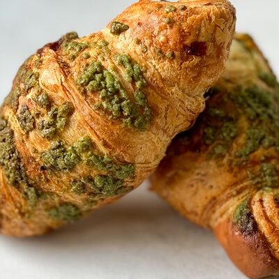 Круассан Фисташка в Sisters coffee 12 по цене 195 ₽