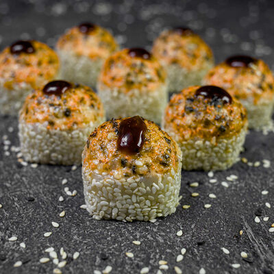 Ролл запеченный с угрем в Restobar Первый & Ресторан доставки Личный повар по цене 599 ₽