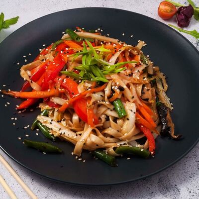 Удон с овощами под соусом терияки в Суши Мастер по цене 239 ₽