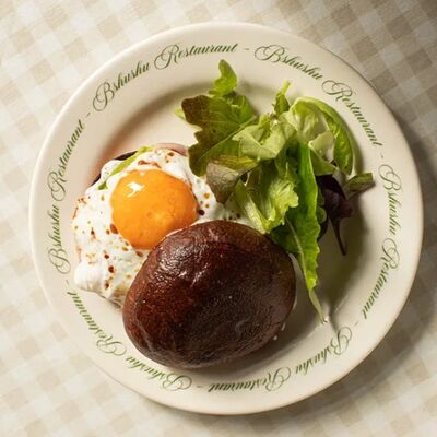 Сэндвич-бриошь с мортаделлой и яйцом в Bshushu по цене 890 ₽