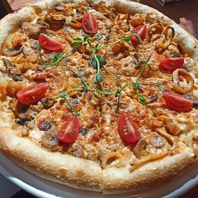 Пицца Том ям с морепродуктами в Maki Family по цене 699