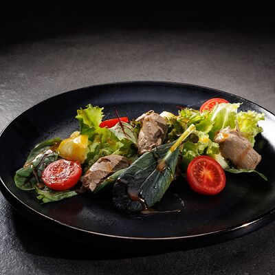 Салат с куриным паштетом в Mono по цене 750 ₽