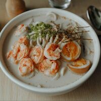 Рамен сливочный с креветками в Рестобар