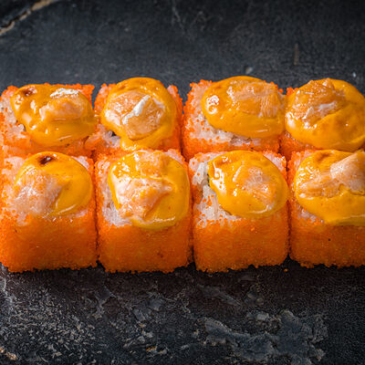 Запеченая калифорния лосось в Pizza & Sushi Hub по цене 840 ₽