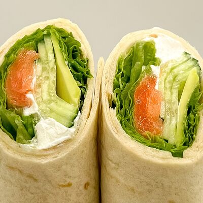 Ролл с лососем в Small Town по цене 420 ₽