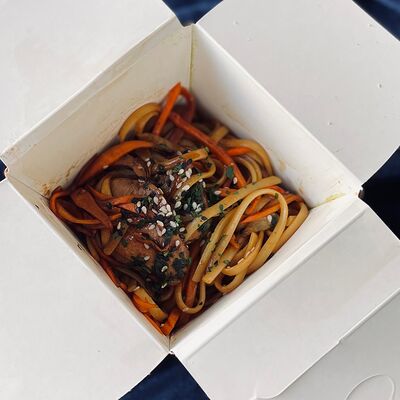 Лапша с уткой в Бабушка Вонга по цене 570 ₽