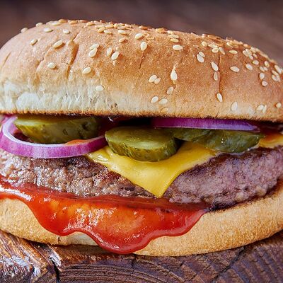 Чизбургер в ВкусноПарк по цене 479 ₽